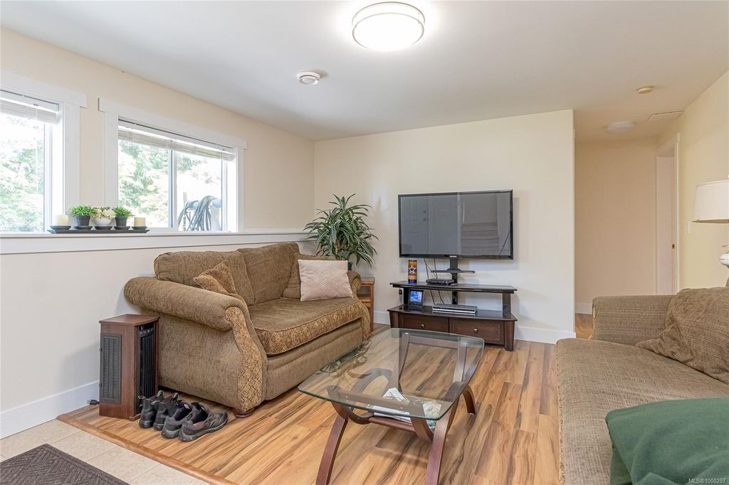 listing image 16048153725887585950