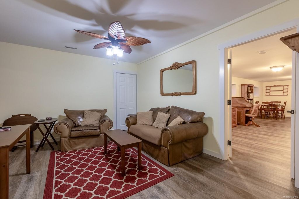 listing image 16041453284054160951