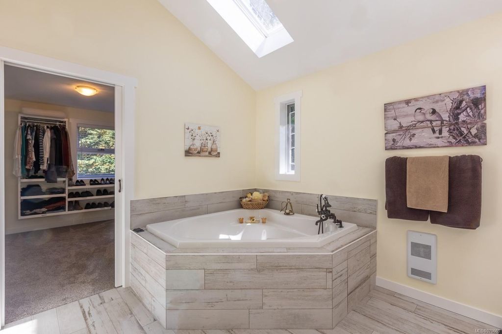 listing image 16042536890637950835