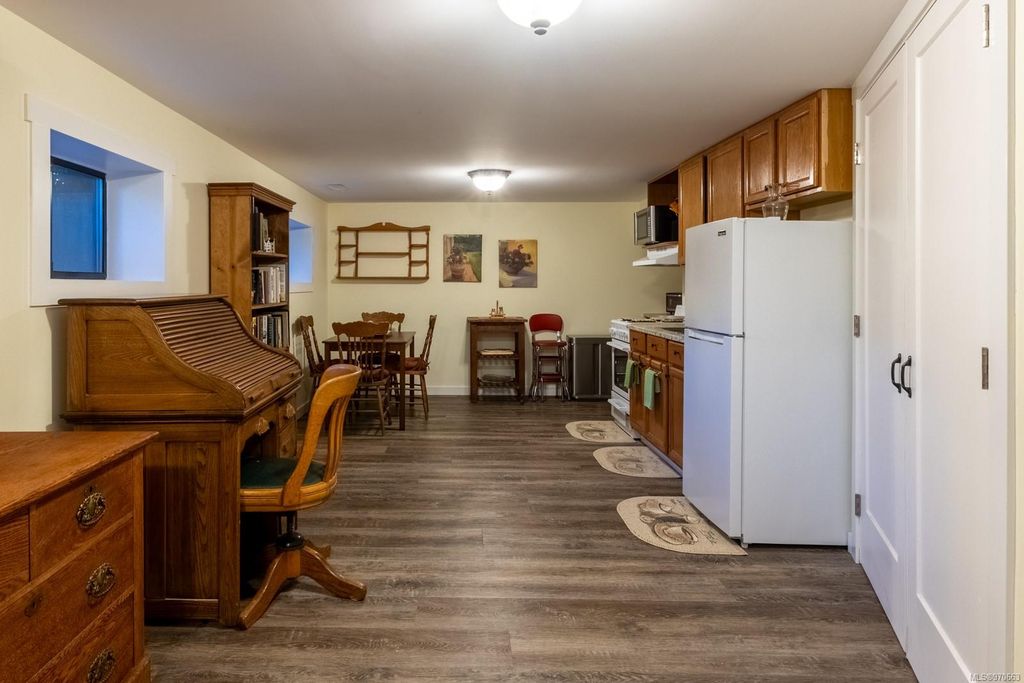 listing image 16042125846460109481