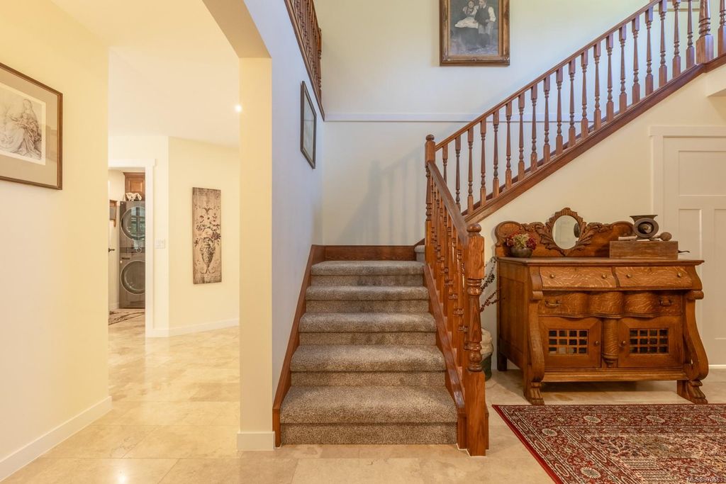 listing image 16049726833745584323