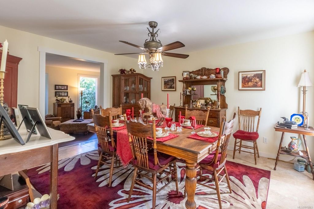 listing image 16045042339404040015