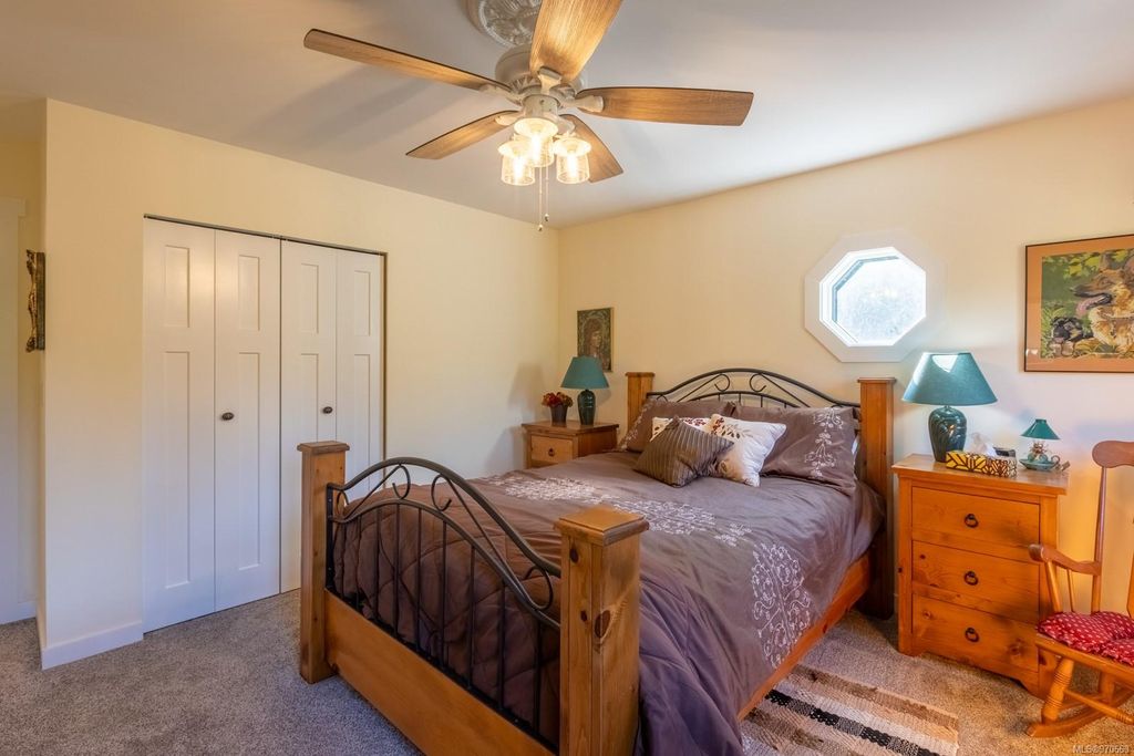 listing image 16046618722563345319