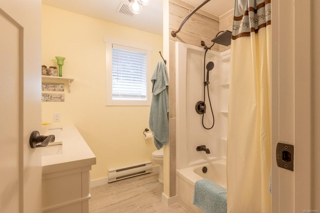 listing image 16048639207311664142