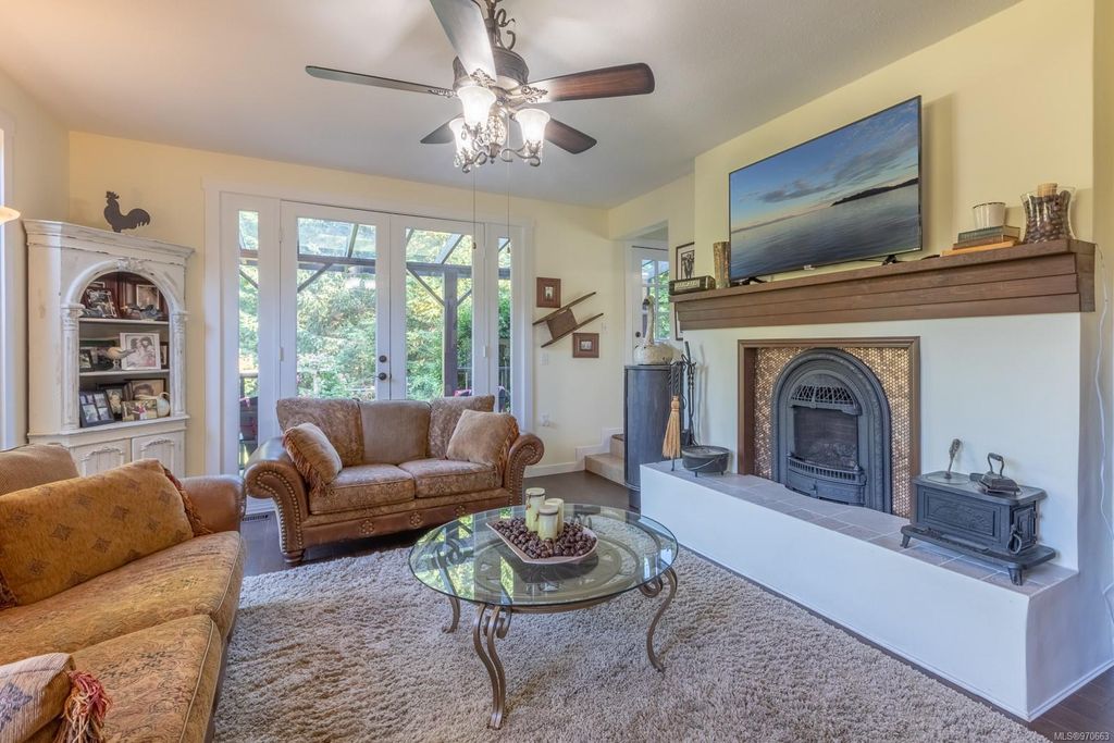 listing image 16049903685052860469
