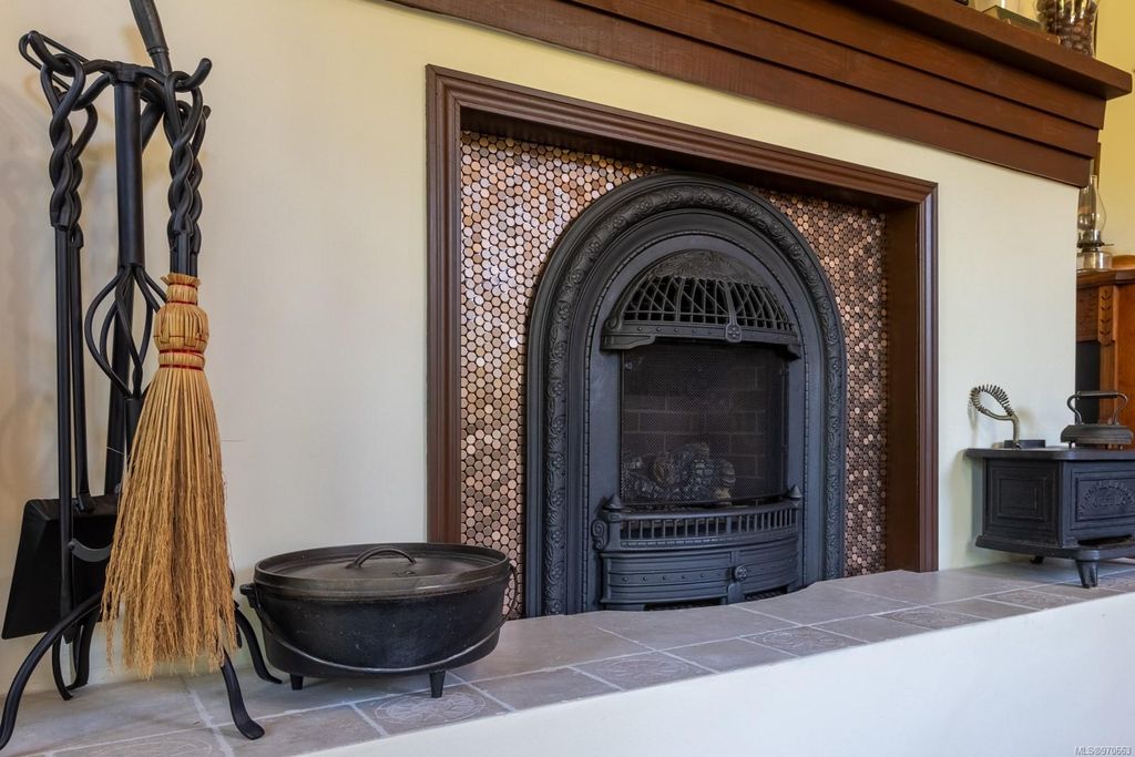 listing image 16048635379705520546