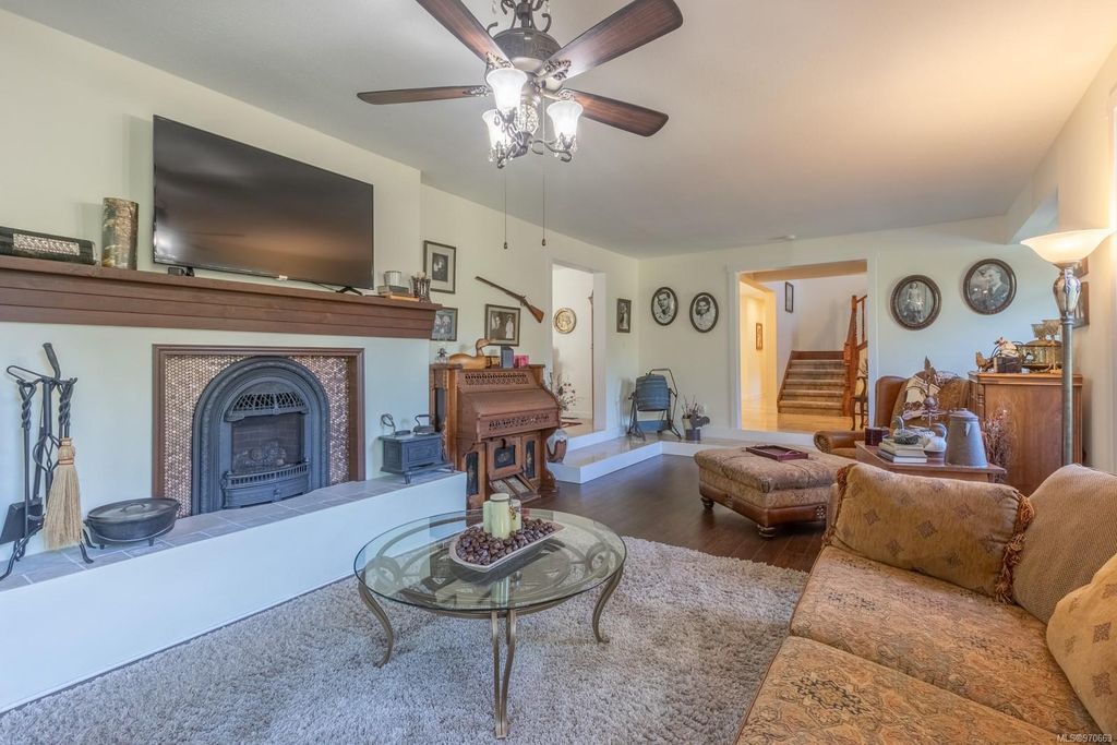 listing image 16049160130633748027