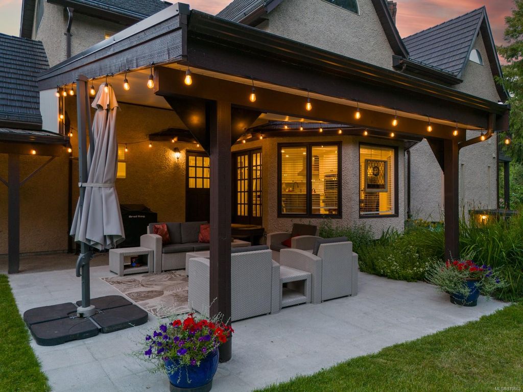 listing image 16046360035734985433
