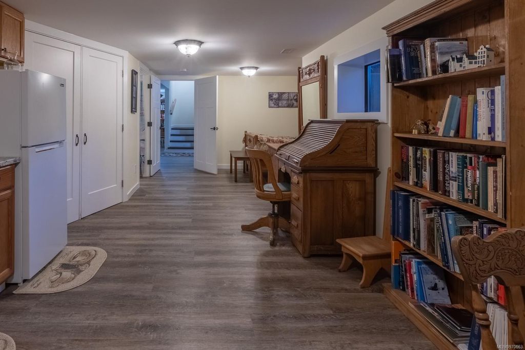 listing image 16044213017000208639
