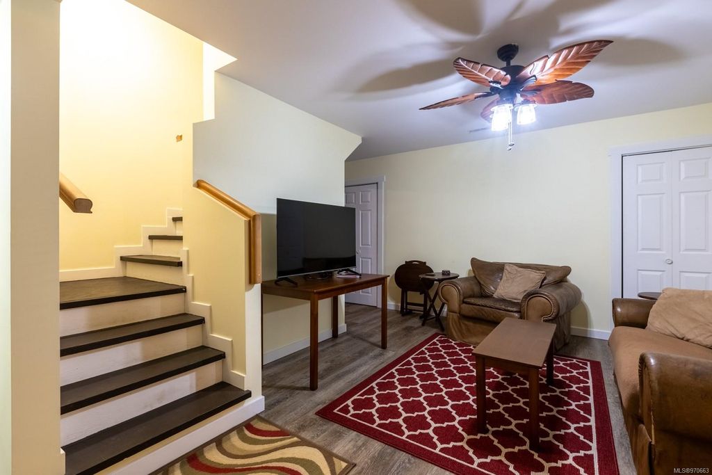 listing image 16049346543789277240