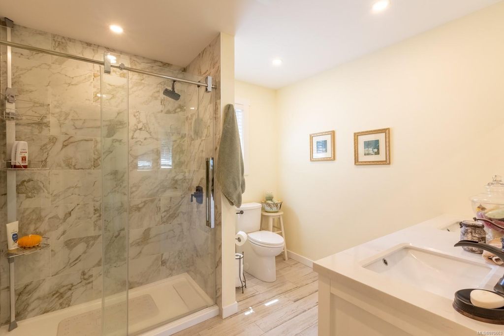 listing image 16044869070315825069