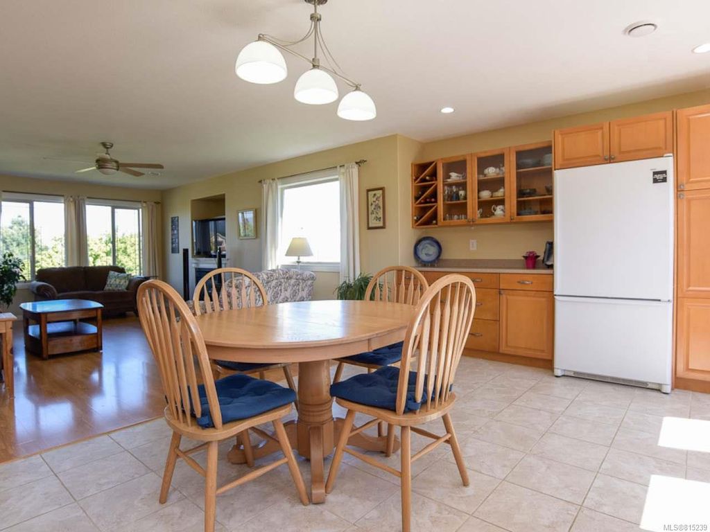 listing image 16044132337609