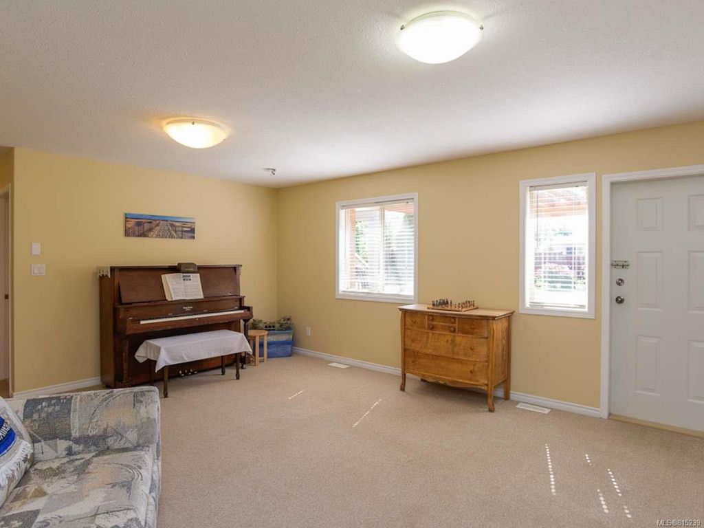 listing image 16043648035008