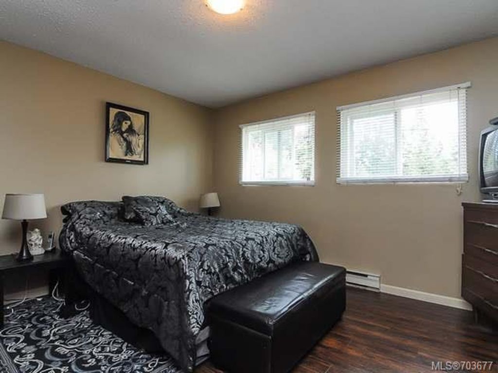 listing image 16047967814794580613