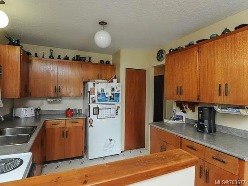 listing image 16047048302139898947