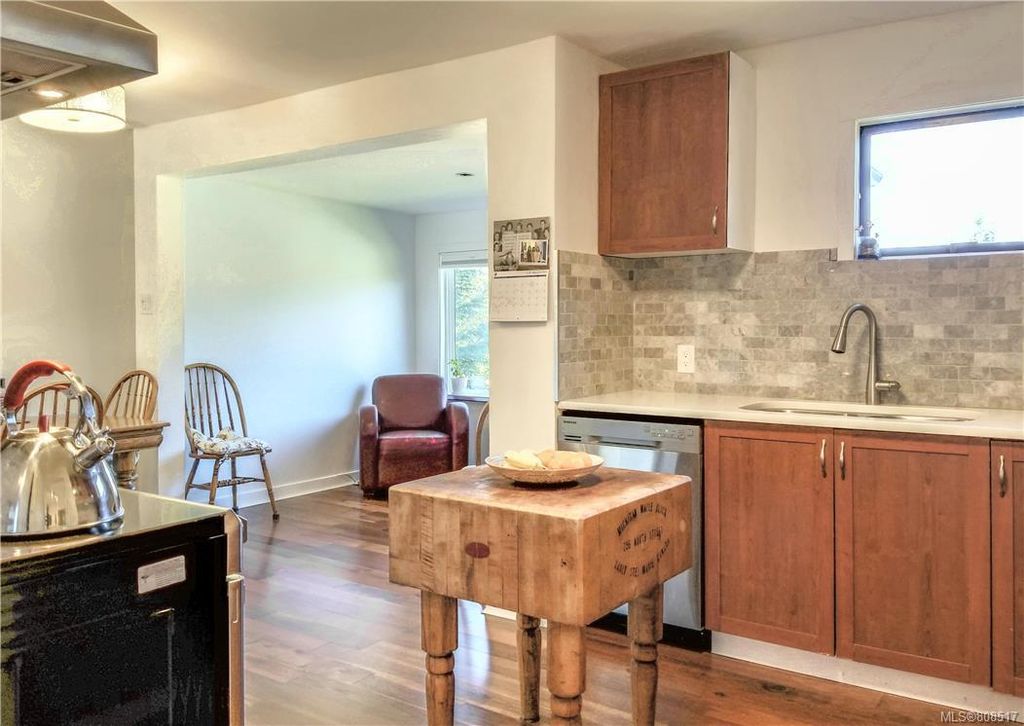 listing image 16041934888958