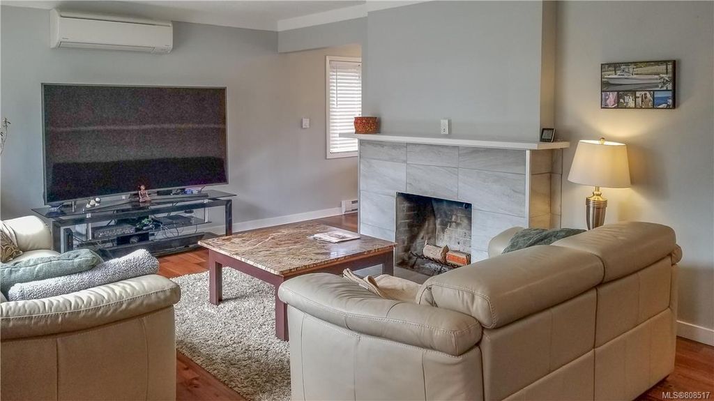 listing image 16043407550262