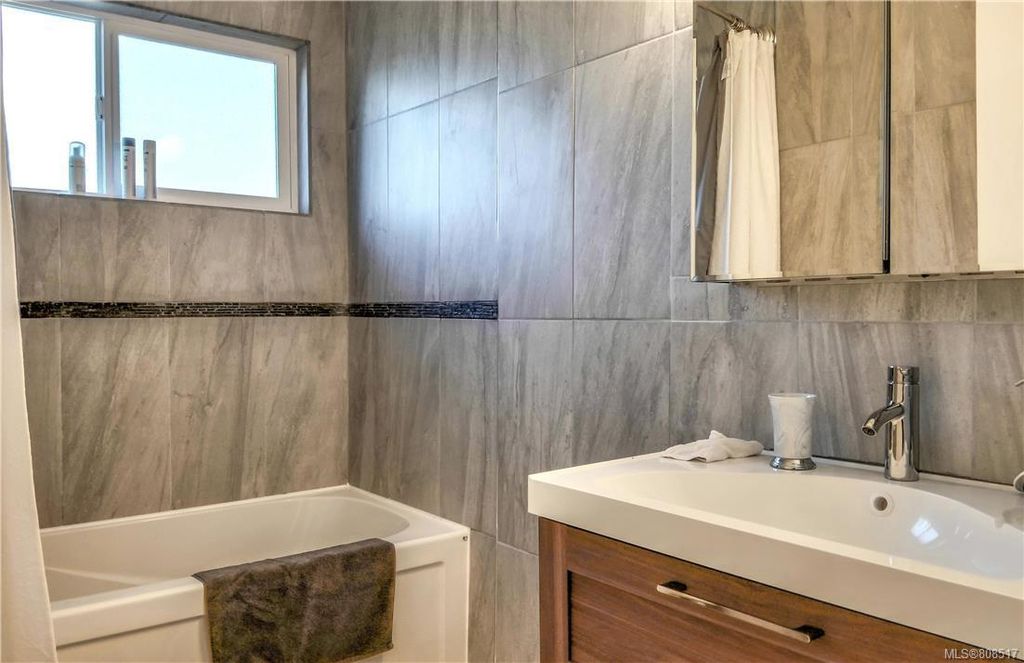 listing image 16042131203440