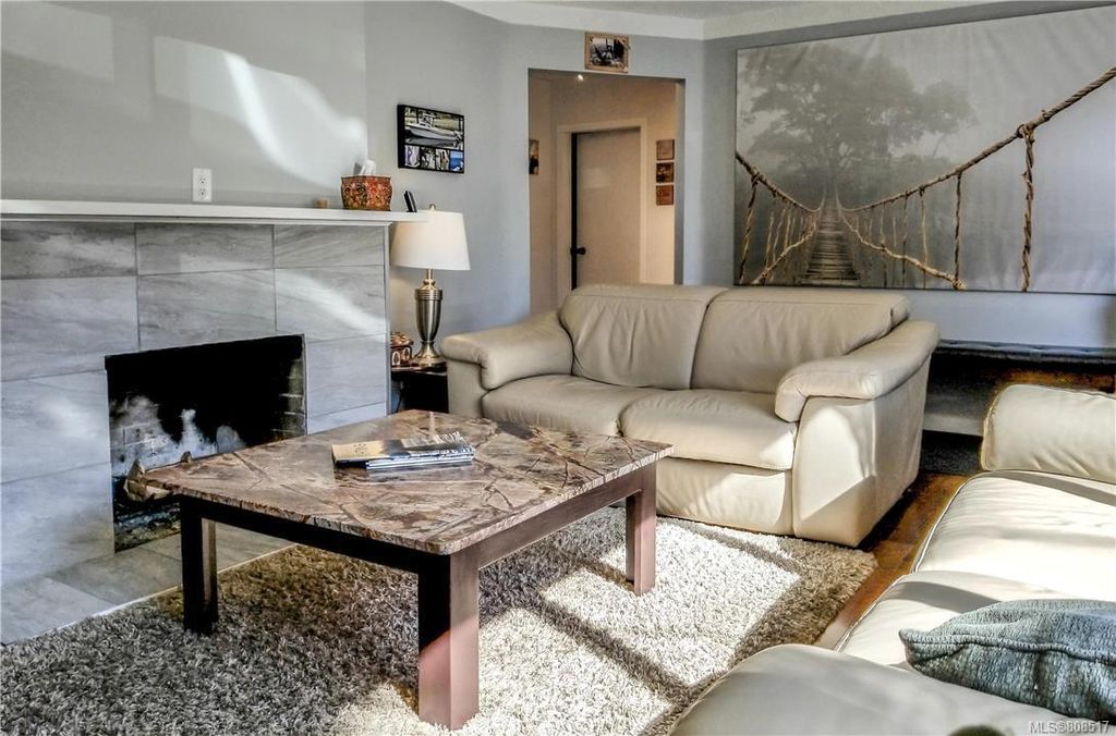 listing image 16043279551426