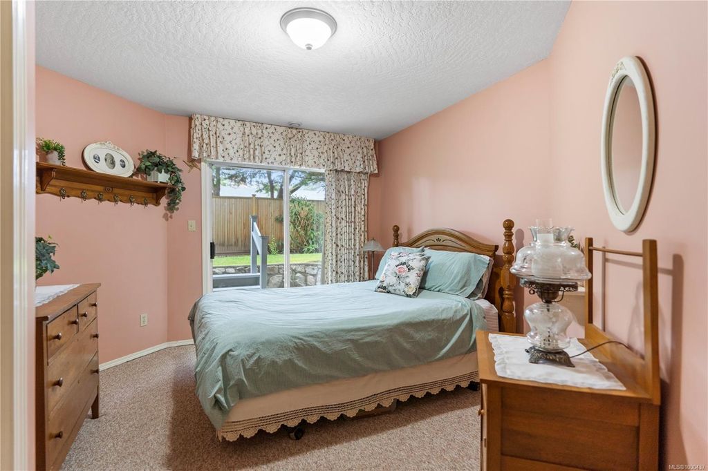 listing image 16042285821845348424