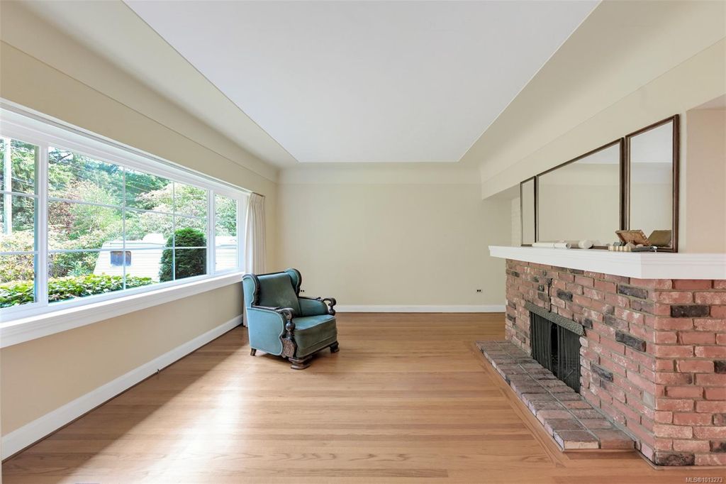 listing image 16043774781636300549