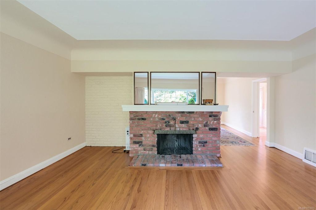 listing image 16045374679574850733
