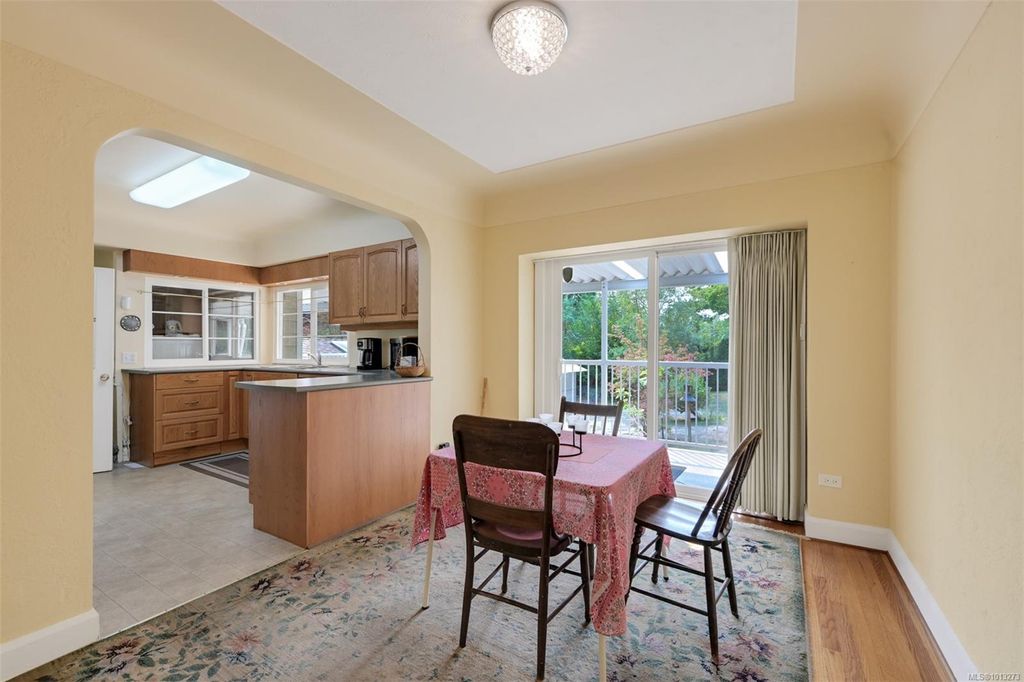 listing image 16045945929867021601