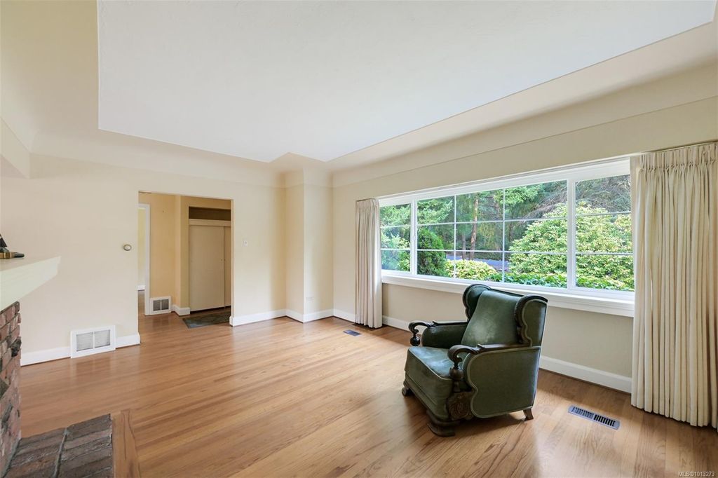 listing image 16046565583957521026