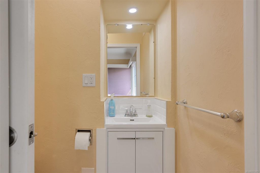 listing image 16049269652394608127