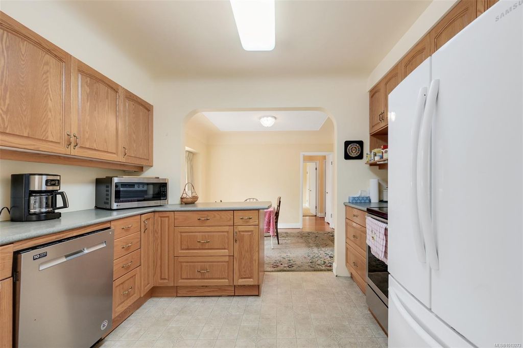 listing image 16046887053398174109
