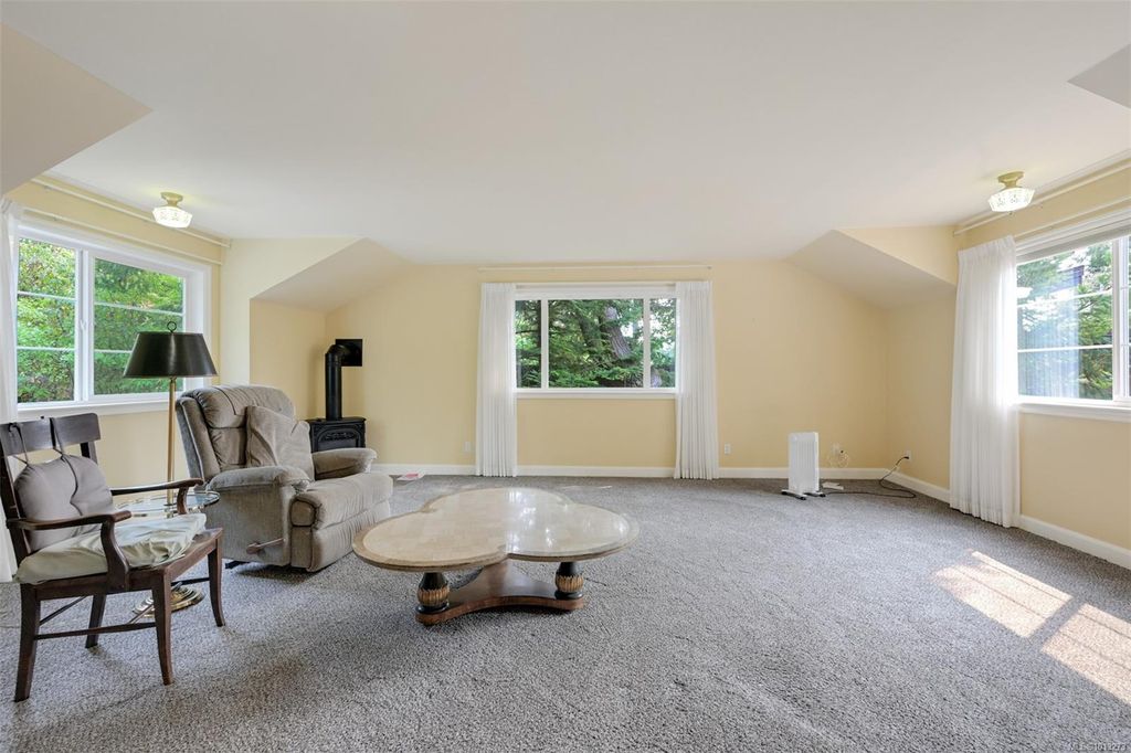 listing image 16046405027990887606