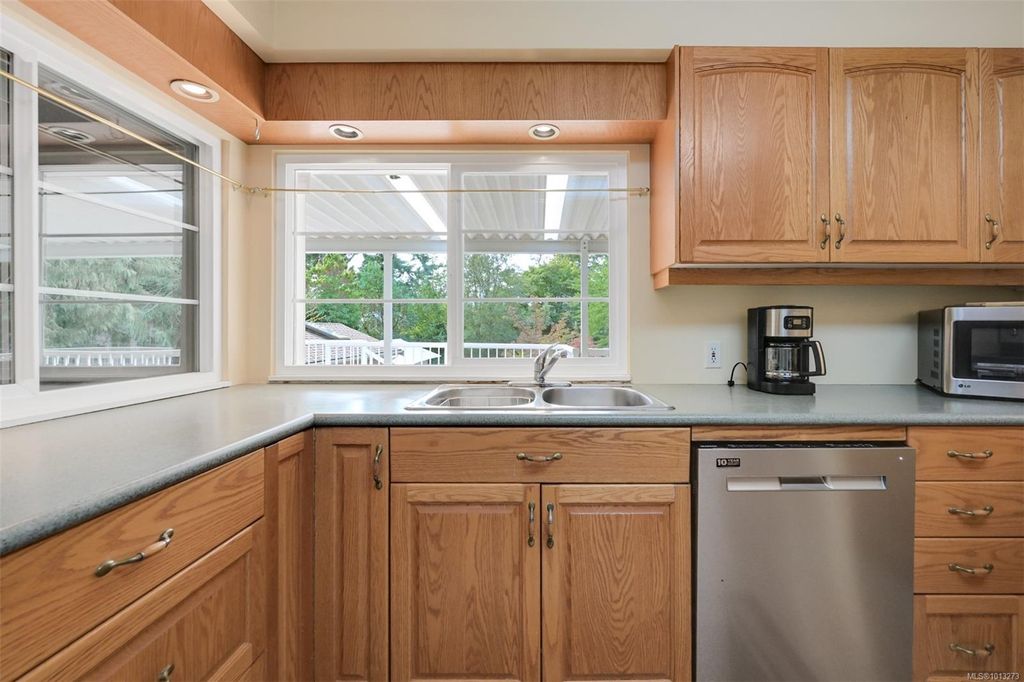 listing image 16047869561690142045