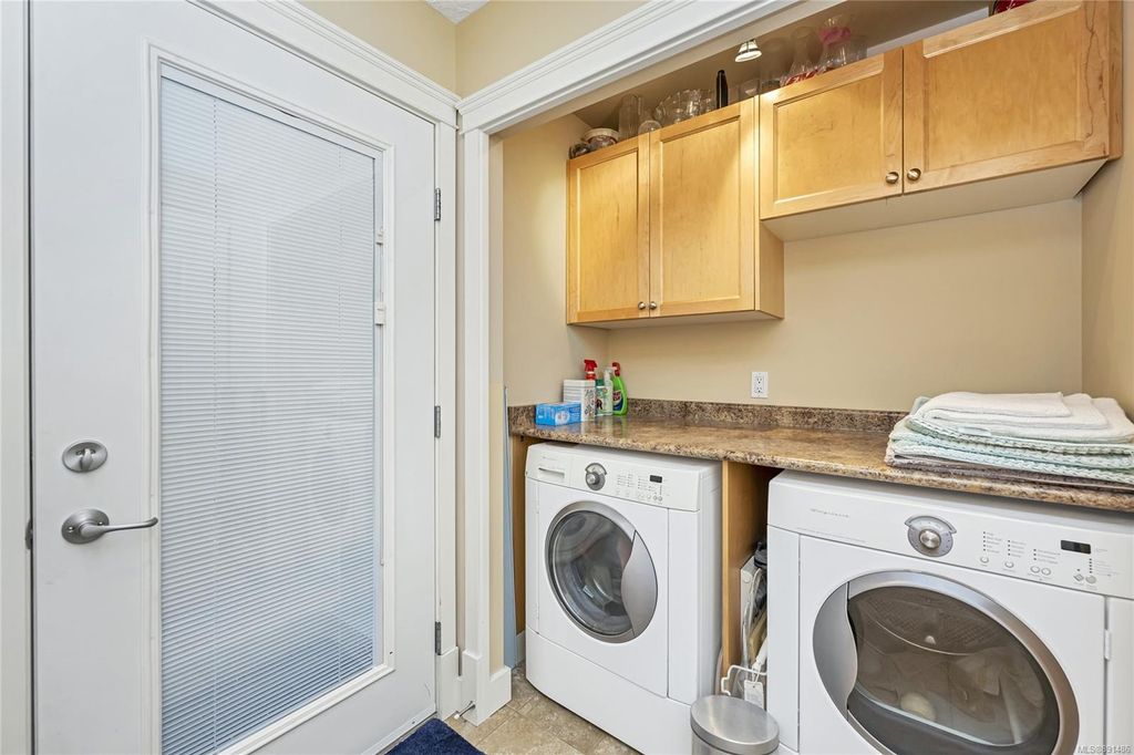 listing image 16049050194849045472