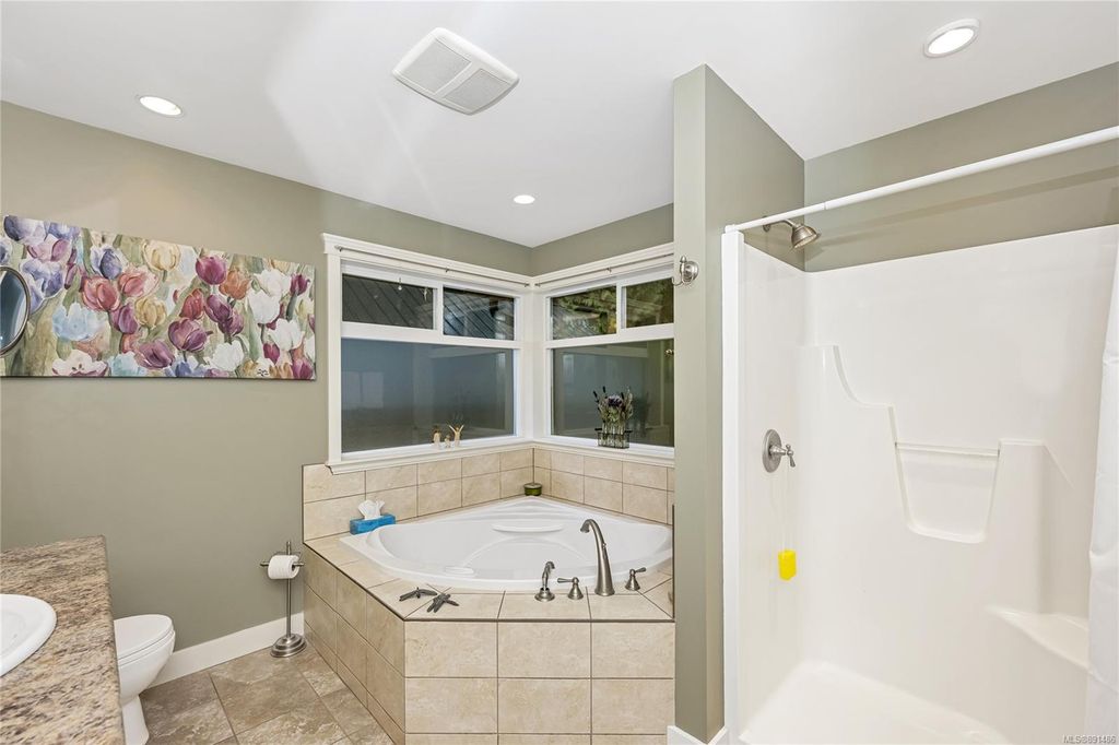 listing image 16042487862248849281