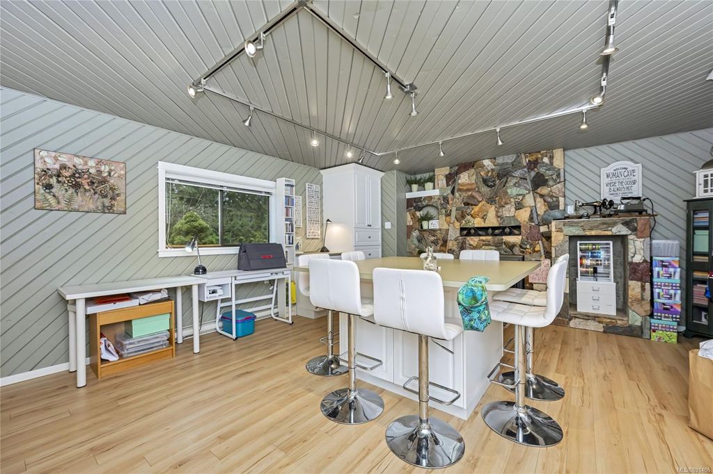 listing image 16042650340326891146