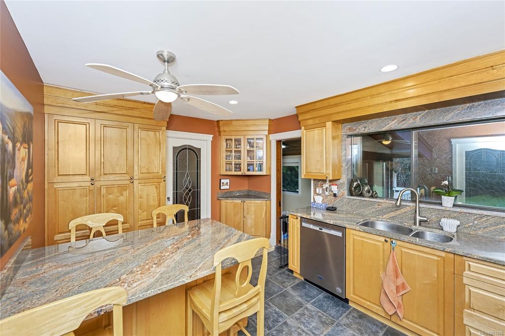 listing image 16044804372534008895