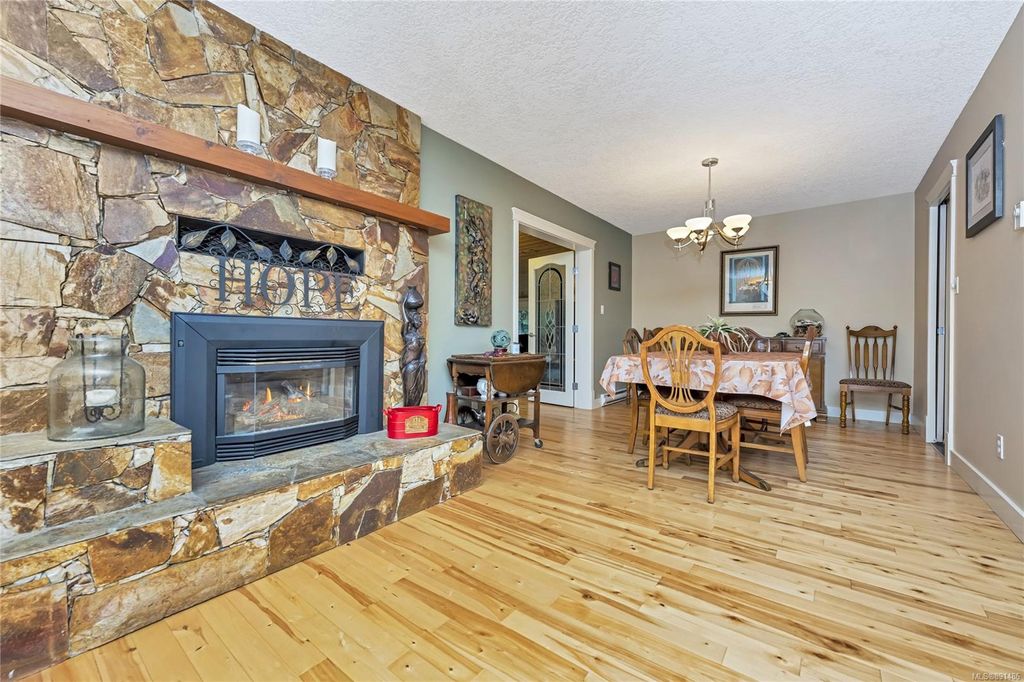 listing image 16049361863404413825