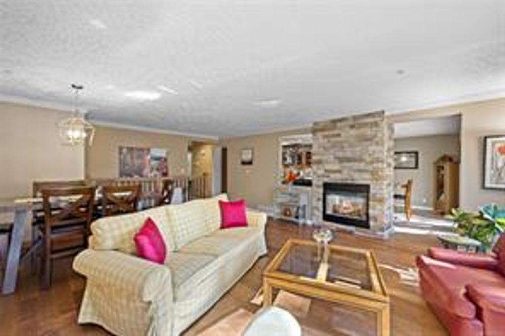 listing image 16042090371074