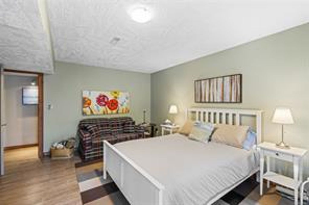 listing image 16043283093218