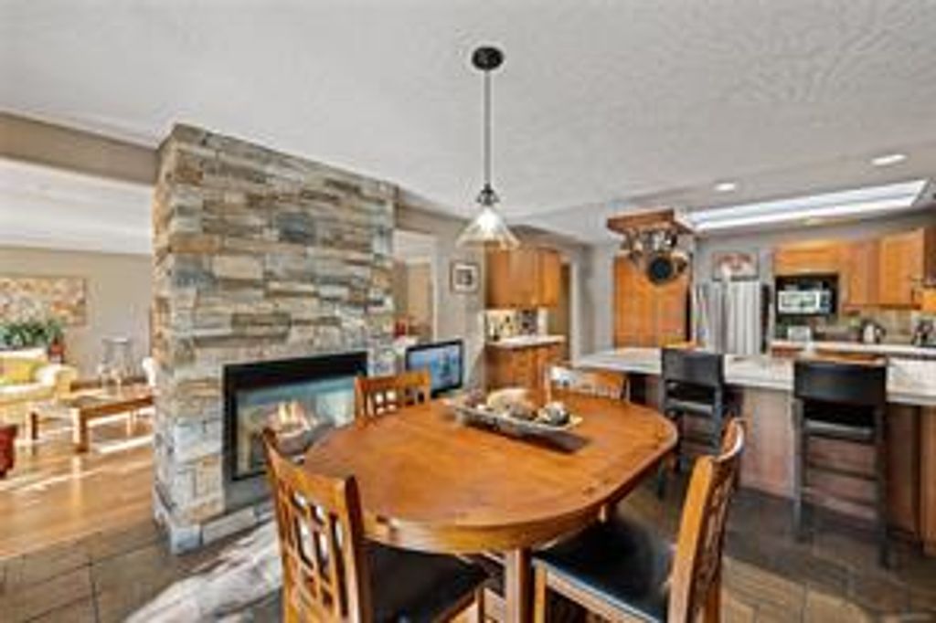 listing image 16043083793319