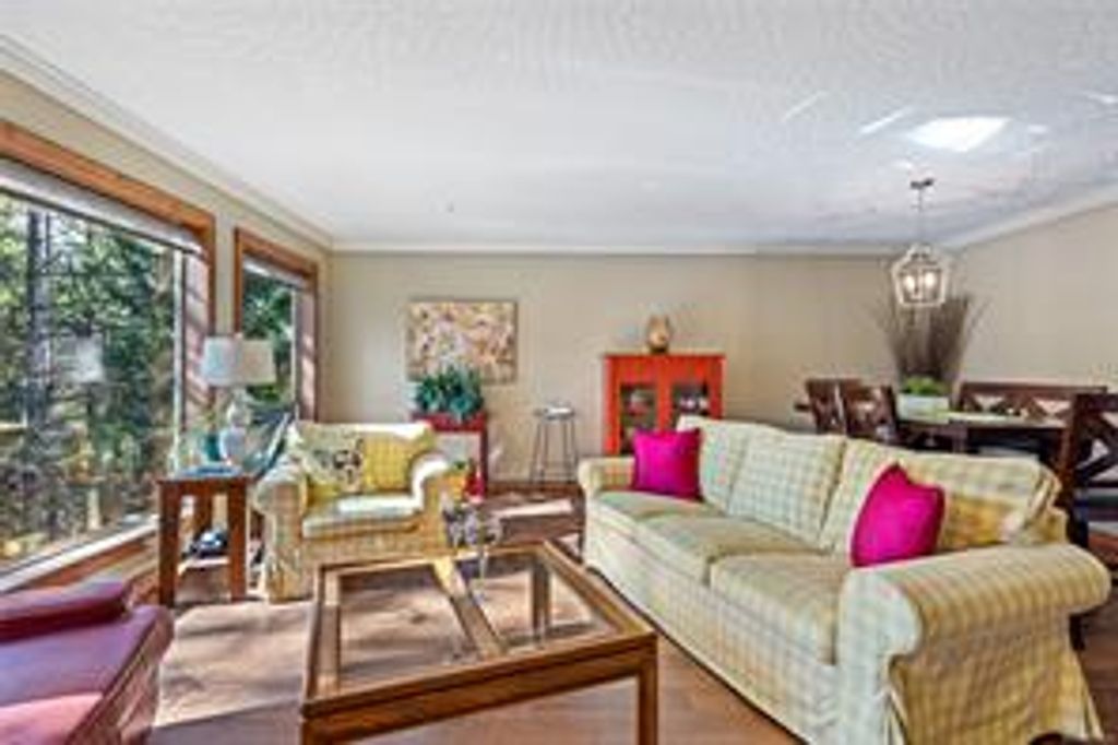 listing image 16043940928999