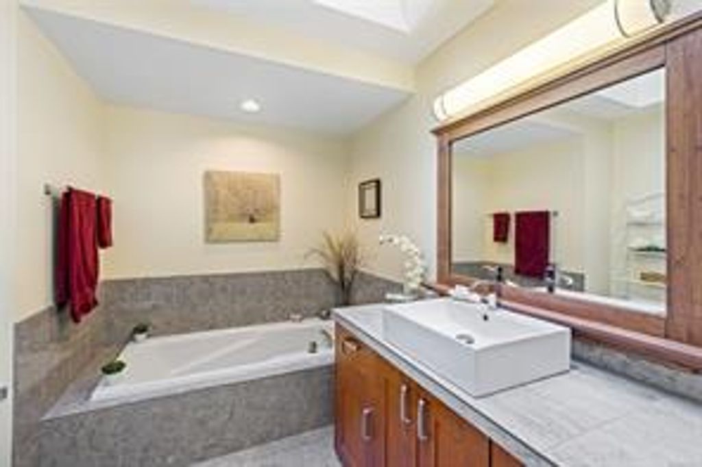 listing image 16042493744672