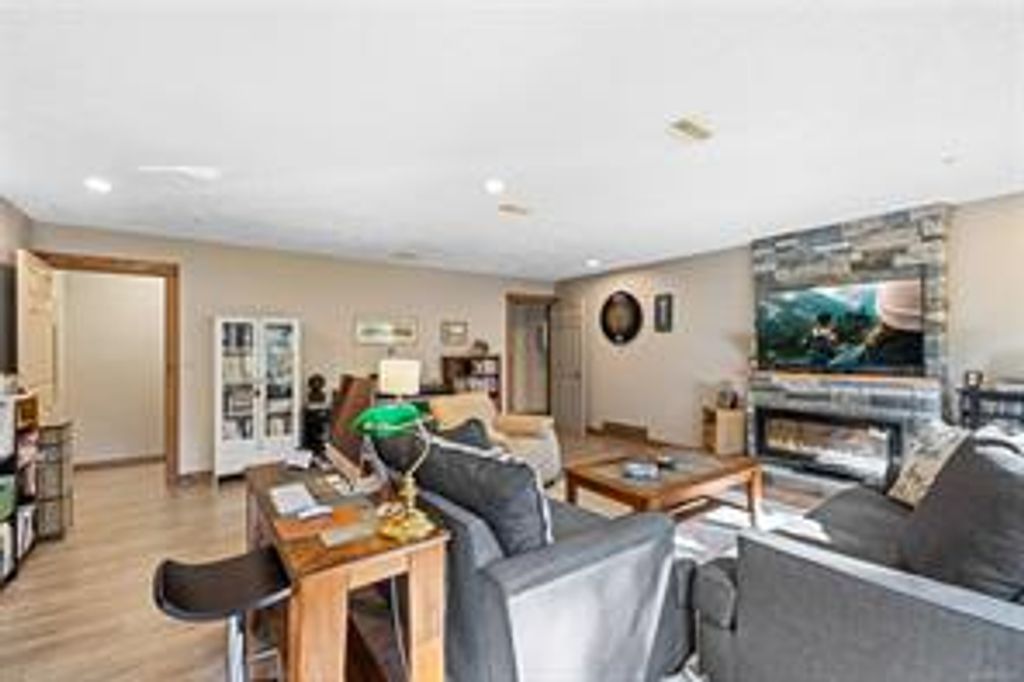 listing image 16042611412220