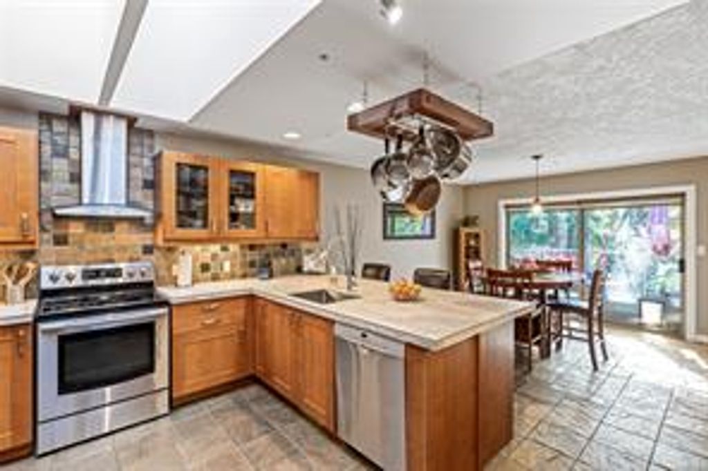 listing image 16043319472878