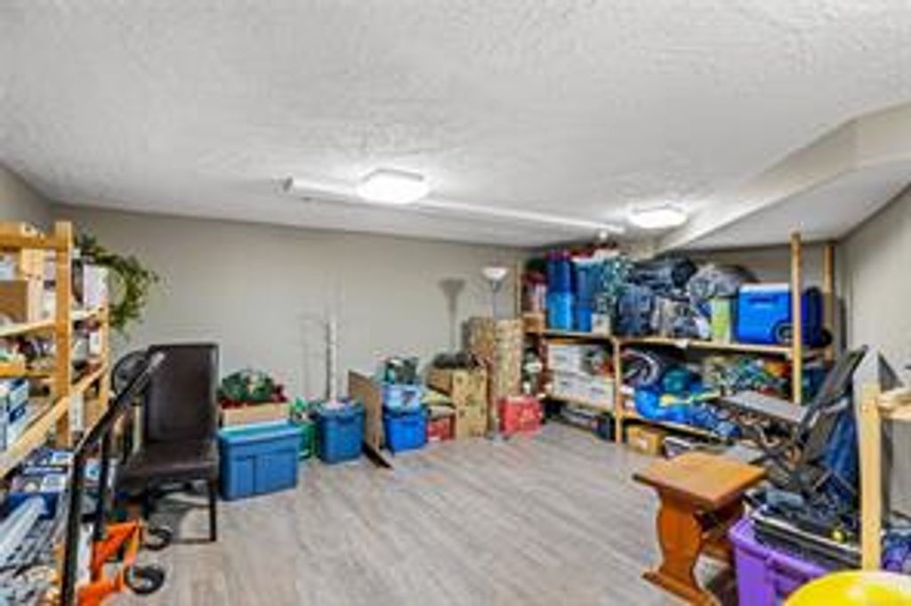 listing image 16043715897330