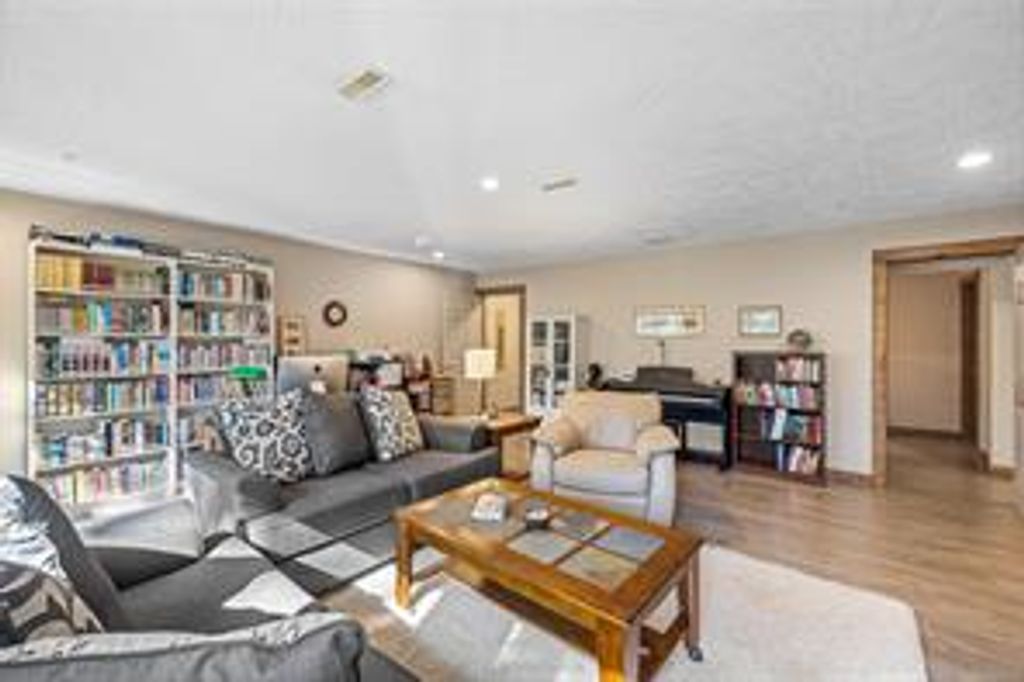 listing image 1604924666790