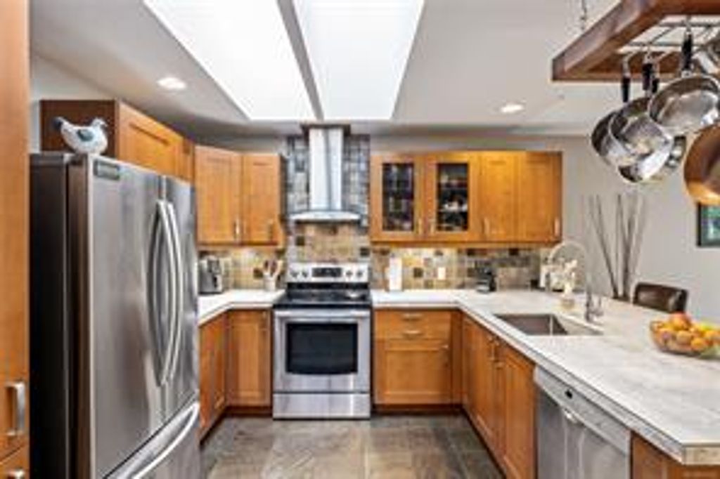 listing image 16043198201207