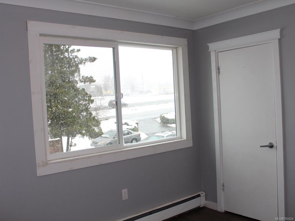 listing image 16042955456087398172