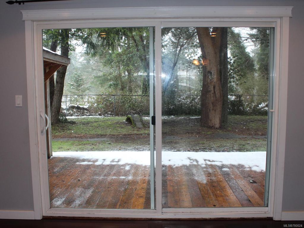 listing image 16042159991301490767