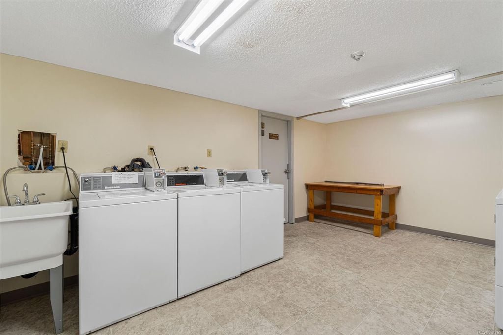 listing image 16048415918459222358